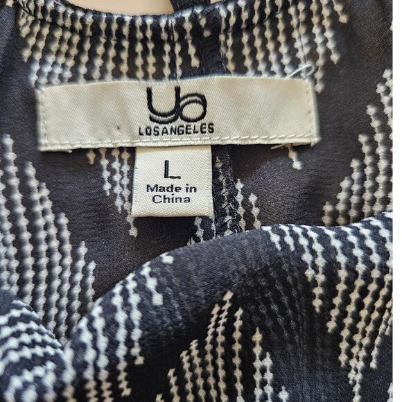 EUC Ya Los Angeles Women's Black Silk Blend Zig Zag Print Blouse Top L - Picture 7 of 7